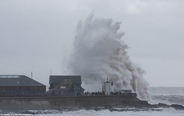 UK-extreme-weather-2014-destructive-waves.jpg