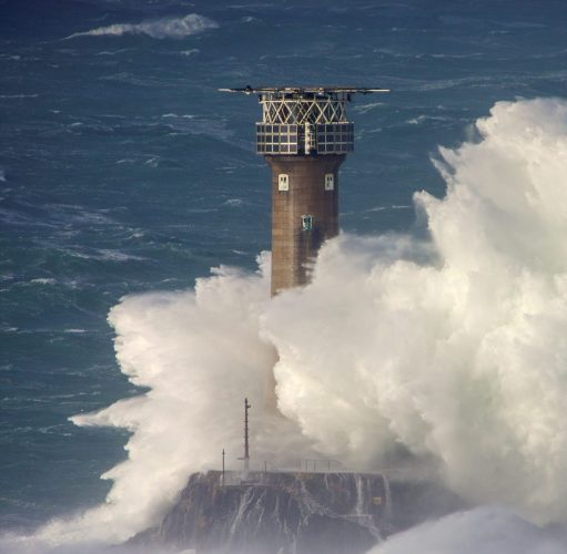 UK-extreme-weather-2014-terrifying-waves.jpg