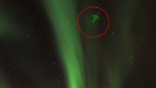 unexplained-sky-phenomenon-what-is-this-strange-parachute-near-the-aurora.jpg