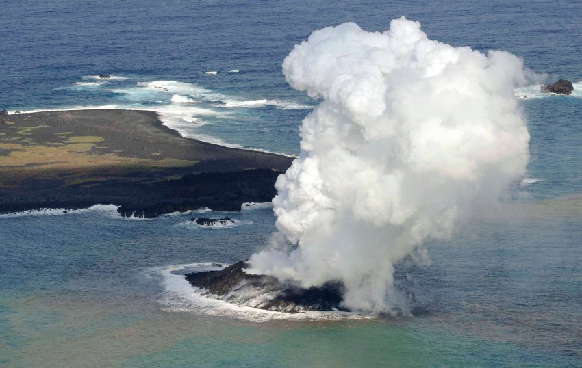 new-volcanic-island-niijima-pacific-ocean-photo.jpg