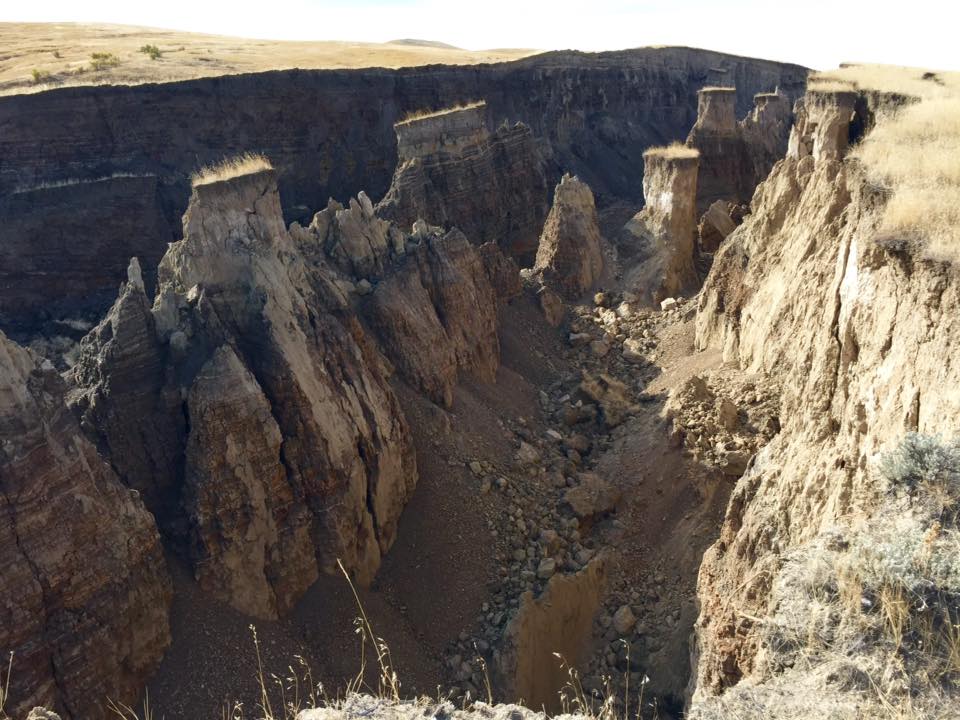 http://strangesounds.org/wp-content/uploads/2015/10/giant-crack-wyoming.jpg