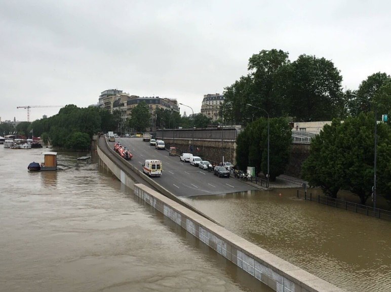 paris floods, paris floods june 2016, paris floods picture 2016, paris flooding 2016, paris flooding june 2016 photo