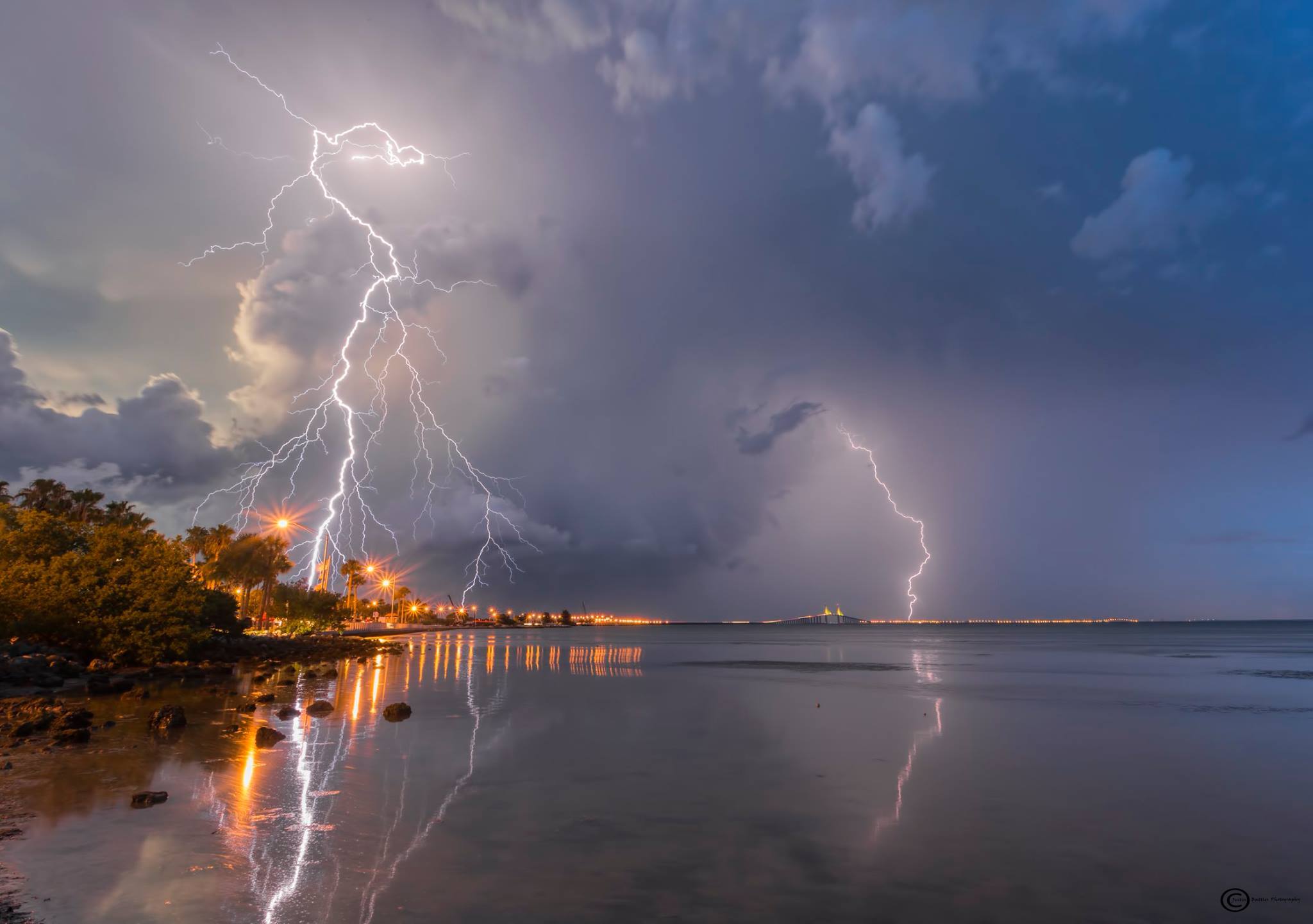 Incredible lightning show electrifies Sunshine Skyway Bridge, Florida
