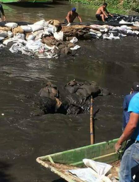 fissure drains xochimilco canal mexico city, le crack xochimilco canal mexique, le crack xochimilco canal mexique images, le crack xochimilco canal mexique janvier 2017