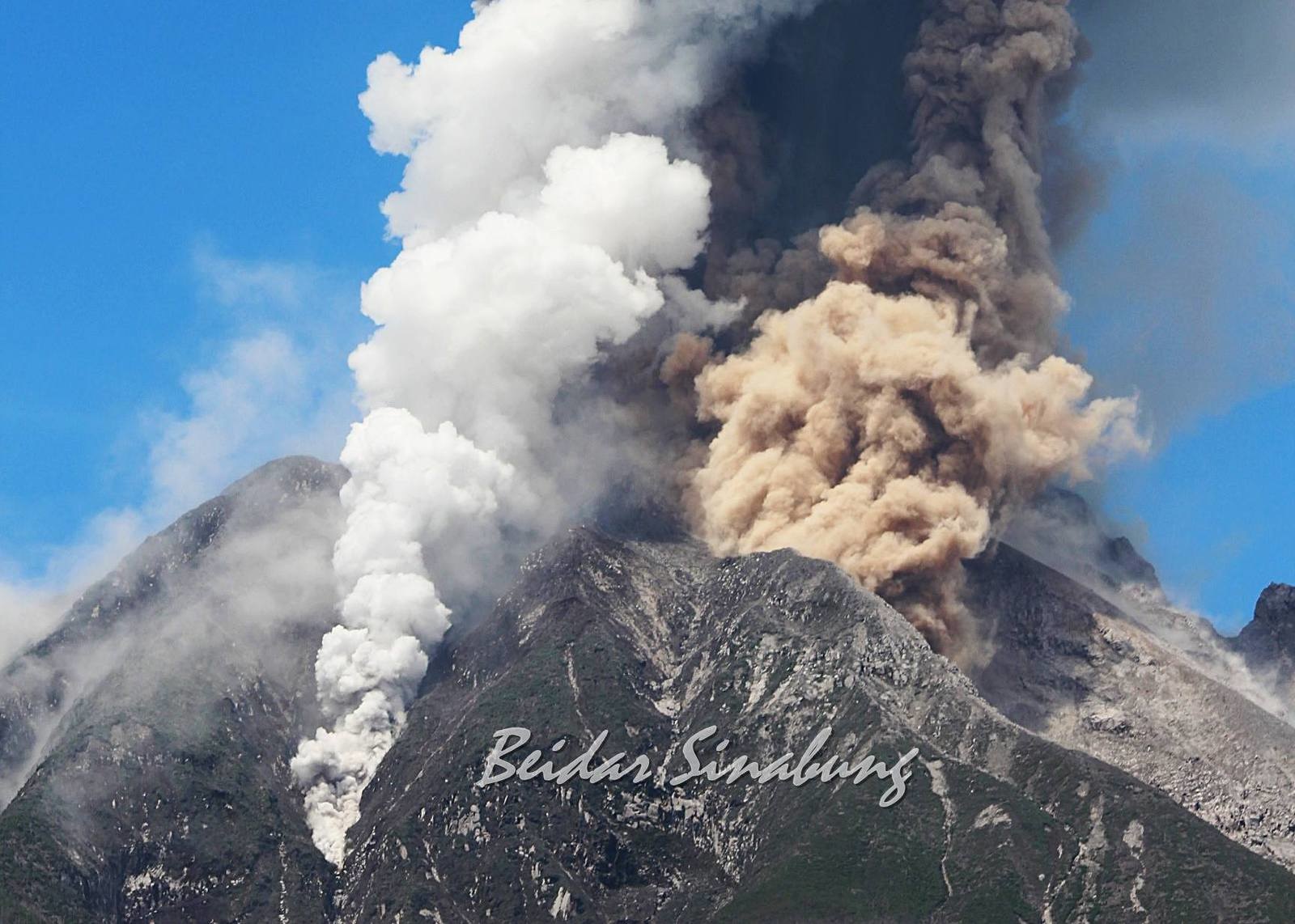 Enhanced volcanic activity and eruption at Sinabung volcano on February 4, 2017