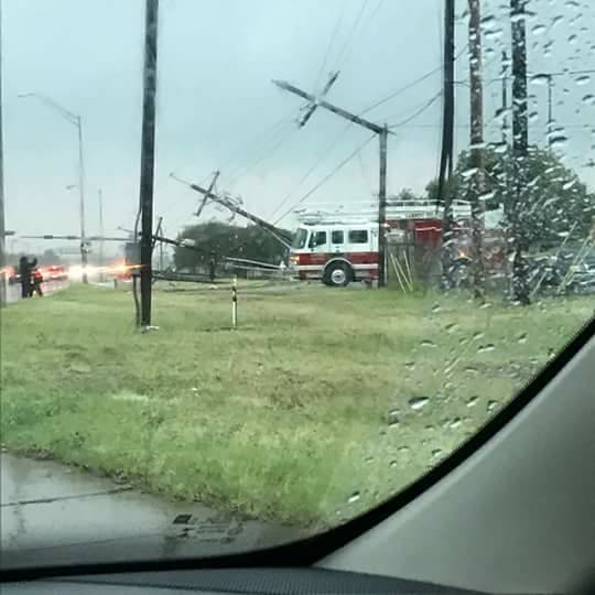 tornado Nuevo Laredo, Border between USA and Mexico closed after tornado destroys custom facilities in Nuevo Laredo (Mexico)