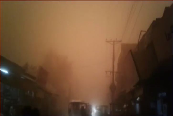 sandstorm pakistan, sandstorm pakistan video, sandstorm pakistan punjab video, khofnaq toofan in bhakkar خوفناک طوفان کی تباہ کاریاں