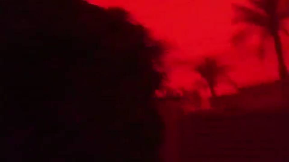 βασίλισσα αίμα κόκκινο ουρανό καταιγίδα φωτογραφίες και βίντεο, βασίλα αίμα κόκκινο ουρανό καταιγίδα ουρανογλυφίδα Φθινόπωρο 18 2018, ο ουρανός πάνω από τη Βασόρα μετατρέπεται κόκκινο αίμα ως καταιγίδα σκόνης πλημμυρίζει το Ιράκ στις 18 Φεβρουαρίου 2018, basra αίμα κόκκινο ουρανό καταιγίδα ουρανό εικόνες,