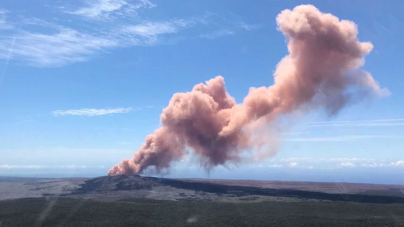 Hawaiis Kilauea Volcano Spews Lava From Giant Crack Forcing Evacuations In Videos And Pictures