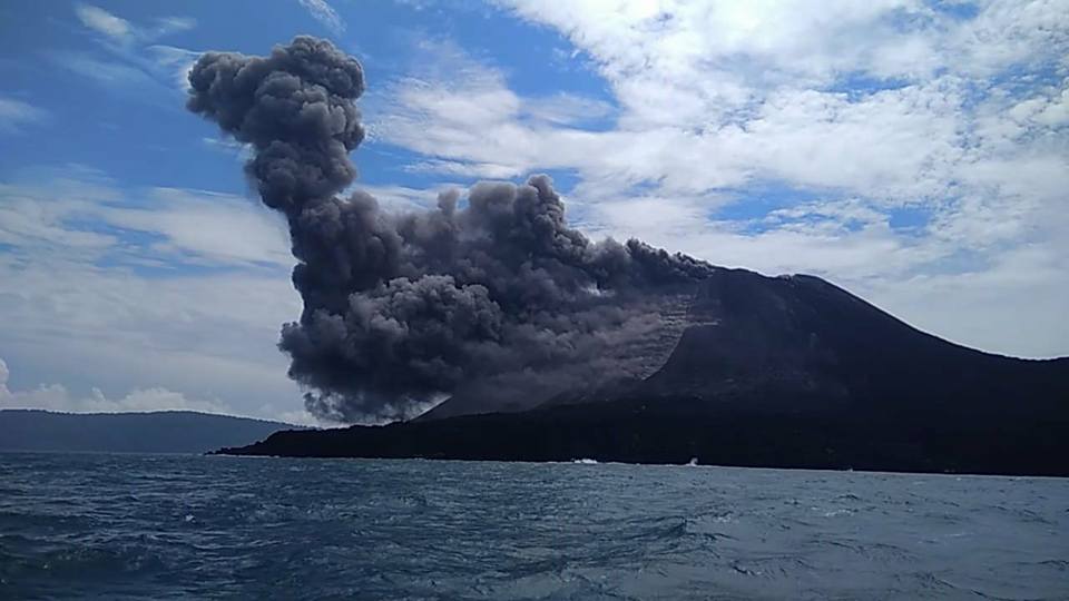 Anak Krakatao eruption on June 19 2018, Anak Krakatao eruption on June 19 2018 video, Anak Krakatao eruption on June 19 2018 pictures