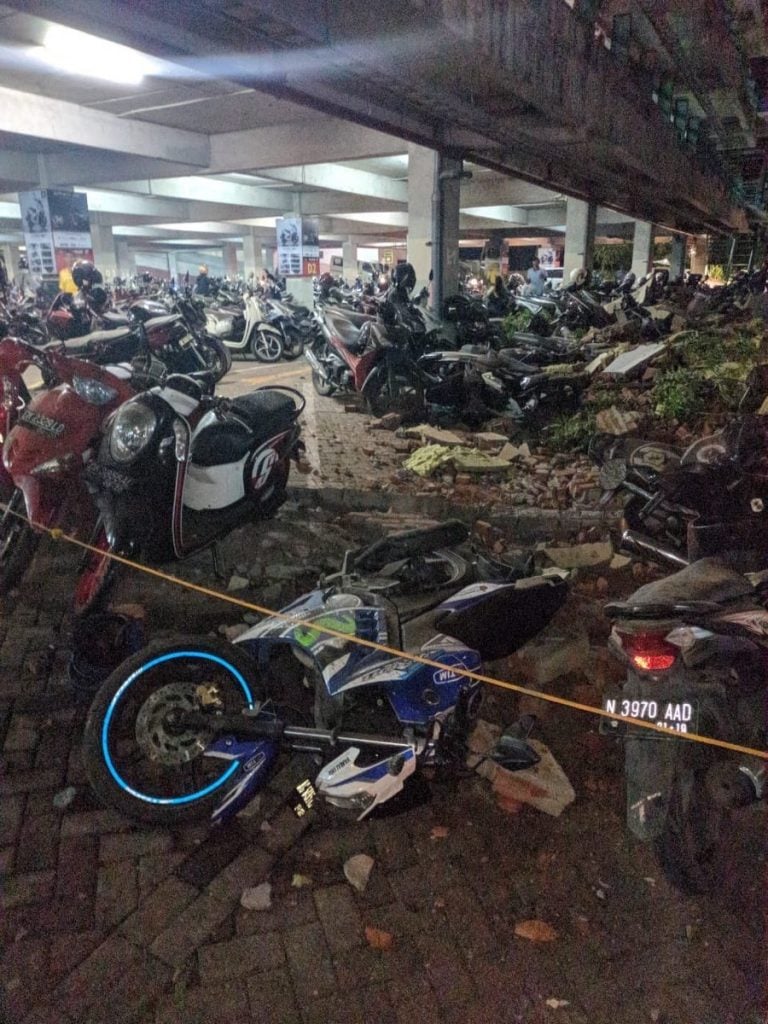 M6.9 earthquake lombok august 5 2018, M6.9 earthquake indonesia august 5 2018, M6.9 earthquake indonesia, M6.9 earthquake indonesia lombok august 5 2018 photo, M6.9 earthquake indonesia lombok august 5 2018 video