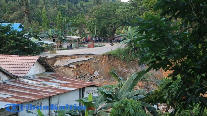 landslide indonesia swallows house, landslide indonesia swallows house video, landslide indonesia swallows house picture