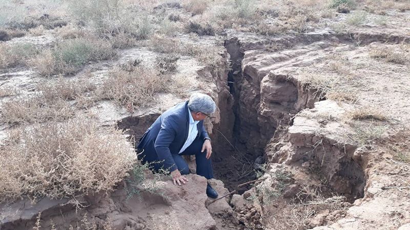 tehran sinking crack sinkhole iran, ground sinking under tehran iran