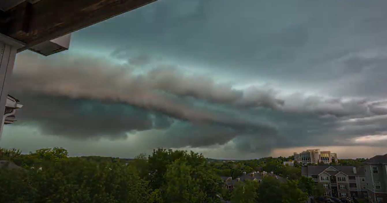 deadly-derecho-storm-slams-nashville-with-70-mph-winds-snapping-trees