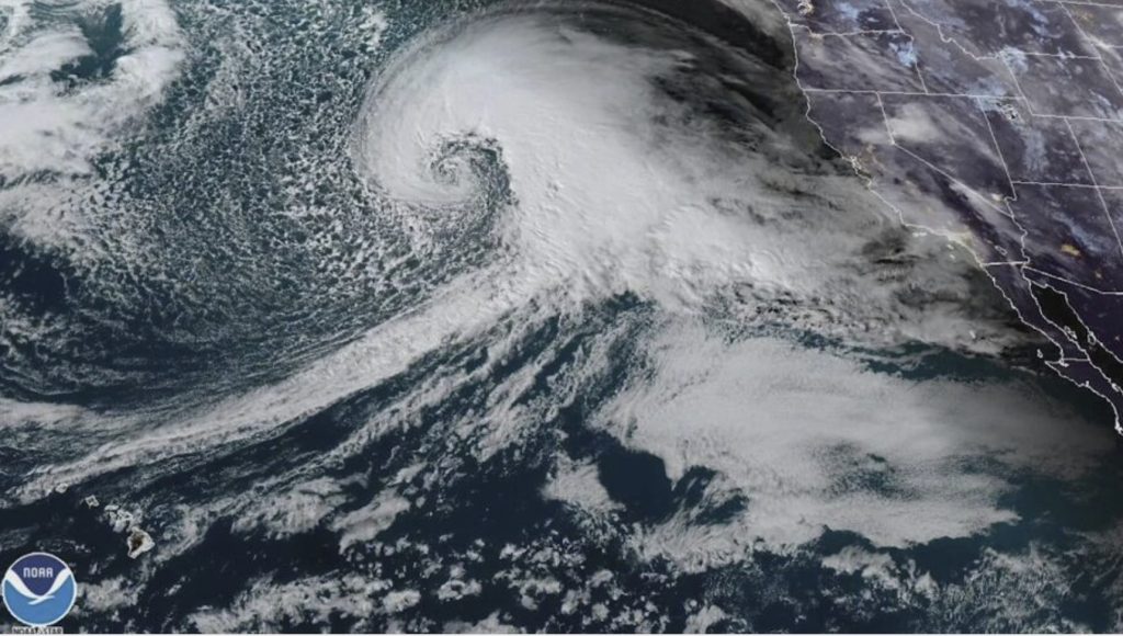 Атмосферная река Bomb Cyclone снова обрушилась на Калифорнию