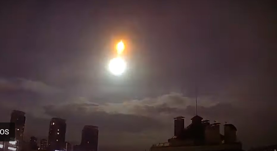 киев загадочное небо явление метеор метеоритный огненный шар распад