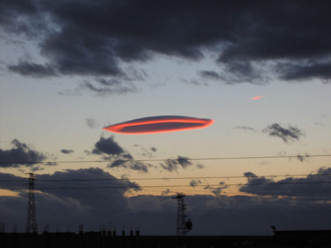 Lenticular clouds ressembles ufo, lenticular clouds are ufo like form clouds