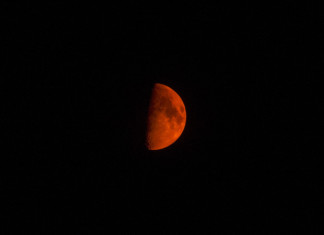 red moon, blood moon, blood red moon, red moon wildfire, red moon in the sky of Utah, red moon usa, red moon, red moon related to fires in Utah, utah red moon related to wildfires, wildfires produce red moon in Utah, wildfire utah red moon, us wildfire utah red moon, blood red moon, blood moon over utah, movie red moon utah, photo red moon utah, Fantatstic red moon photographed in the sky over Utah during August 2013 wildfires.