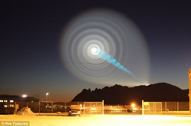 spinning vortex norway, Mysterious glowing spiral of light spins in the sky over Norway, Mysterious glowing spiral of light spins in the sky over Norway video, Mysterious glowing spiral of light spins in the sky over Norway pictures