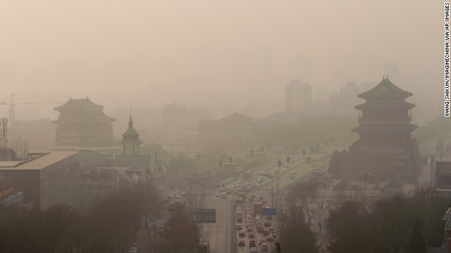 pollution china, China's industry exporting air pollution to U.S., China’s international trade and air pollution in the United States, trade pollution from China to USA,  China's exports linked to western U.S. air pollution, china exports pollution to US. US pollution export, pollution from china to the US, Vehicles move slowly through heavy smog in Beijing on Thursday, January 16. China's manufacturing of exports generates pollution that harms air quality -- not only in Asia but also all the way across the Pacific Ocean in the Western United States, according to a new study,
