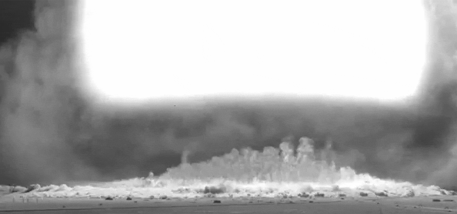 sound of atomic bomb, atomic bomb sound and blast video, atom central video, sounds and blast effect of atomic bomb on video, record of blast effect and sound of atomic bomb video, atomic bomb explosion gif, blast effect of atomic bomb, atomic bomb video, video of atomic bomb, 1953 atomic bomb video, atomic bomb explosion gif. Photo: Youtube, Incredibly clear footage shows the blast effect of 1953 atomic bomb, 