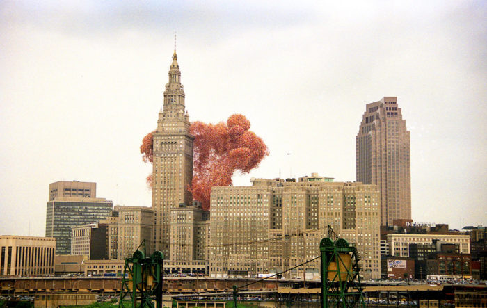 Millions of balloons released into the sky of Cleveland Ohio in 1986. Photo: Thom Sheridan, best photo of balloon fest 1986, millions of balloons in the sky over cleveland 1986, tragedy at balloon fest in Cleveland Ohio 1986, balloon fest 1986 tragedy 