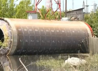Giant metal cylinder of unknown origin appears in Siberia, What is this strange metal cylinder unearthed by the recent floods in Siberia (Russia). Photo: Youtube video, strange metal cylinder appears during floods in Siberia, 'Ballistic missile' floats into flooded Russian village, Unknown Object In Russia: What Is This Giant Cylinder Of Unknown Origin In Siberia?, Only in Russia could a flood bring to your doorstep a huge intercontinental ballistic missile, giant metal tube mysteriously appeared in an Altay village june 2014, strange metal cylinder of unknown origin in the village of Malougrenyevo in Altay's Biysky region, strange object, unknown object june 2014, unknown object from the sky in Russia june 2014, what is this weird and unknown object in Russia june 2014