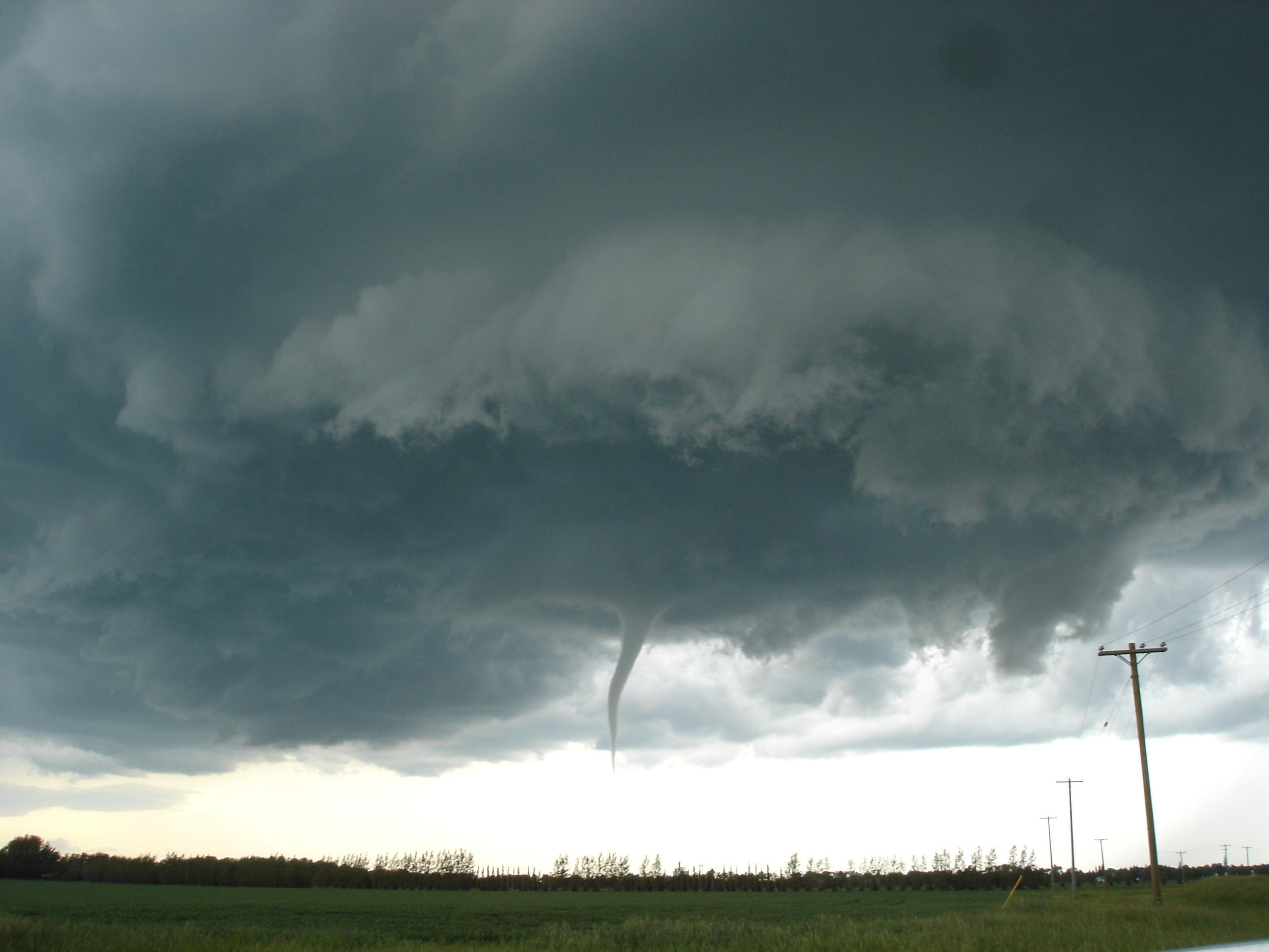 Funnel cloud, dangerous funnel clouds and tornado, dangerous clouds, recognize dangerous clouds: funnel clouds, viewed from the southeast, that produced a category F5 tornado (inital estimate of F4) that hit Elie, Manitoba on Friday, June 22nd, 2007.