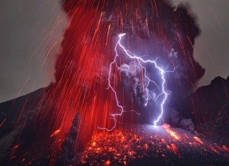 volcanic lightning, volcanic lightning photo, volcanic lightning picture, Incredible Natural Phenomenon - Volcanic Lightning during SAKURAJIMA ERUPTION. Photo by Martin Rietze