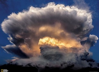 Cumulonimbus cloud, Cumulonimbus clouds, Cumulonimbus clouds are a sign of a maturing thunderstorm, which may produce heavy rain, hail and dangerous lightning photo, best photo of Cumulonimbus clouds