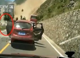 landslide, killer landslide, killer landslide china video, landslide china july 2014, apocalyptic landslide july 2014 china, killer landslide sichuan july 2014 video, This apocalyptic landslide destroyed several cars and killed drivers in Sichuan on July 19 2014