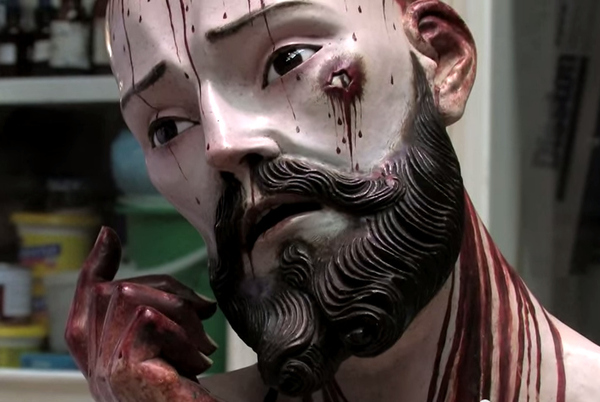 Jesus Christ statue with human teeth, Jesus Christ statue with human teeth, video, jesus human teeth, jesus statue human teeth, real human teeth found in Christ statue, christ statue with real human teeth, Real teeth have been found in this weird and bloody Jesus Christ statue in Mexico. Photo: Youtube video