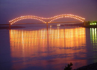 memphis, memphis photo, mississippi river in downtown memphis, mysterious sounds in mississippi, memphis Tennessee, Memphis, TN : Bridge over Mississippi River in downtown Memphis. Photo: Fishnlawyr