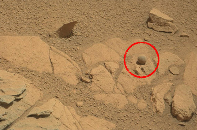 mysterious round rock mars, mars round concretion, mars round rock, strange rock found on mars, strange rocks on mars, weird geology mars, mysterious geological formation mars, mars strange geology, mars geological oddity, This mysterious round rock was photographed by the Curiosity rover on the surface of Mars. Geological oddity on Mars