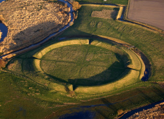 trelleborg, trelleborg fortress, trelleborg circular fortress, viking fortress, trelleborg circular viking fortress, Viking ring fortress, Viking ring fortress of Trelleborg, Aerial view of the Viking ring fortress of Trelleborg, near Slagelse in Denmark. This was the first rediscovered Viking ring fortress, and the geometry is clearly visible. Photo: Thue C. Leibrandt (Wikipedia Commons)