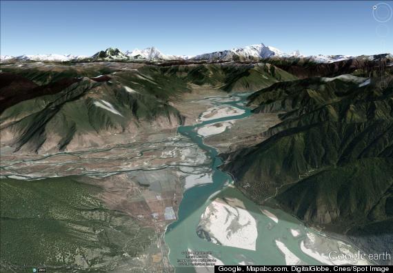 canyon tsangpo tibet, canyon discovered buried under river in Tibet, mysterious canyon tibet, tibet canyon mystery  2014, mystery buried canyon tibet 2014, This Google Earth image looks down the Yarlung Tsangpo valley, where the ancient canyon lies about 800 to 900 meters below the present-day river.