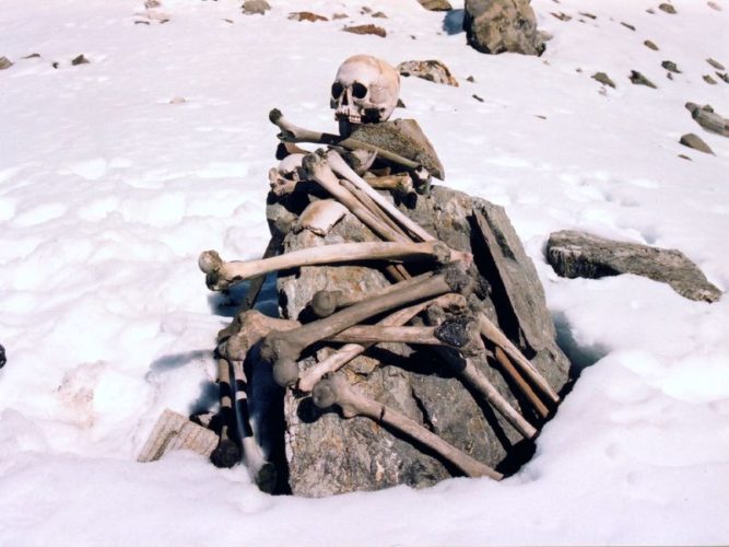 Skeleton Lake of Roopkund, roopkund lake mystery, Skulls and bones at Roopkund lake, bones and skully at roopkund lake, mysterious roopkund lake mystery, roopkund lake mystery debunked, skeleton laky mystery solved, hundreds of people killed by hail storm at roopkund lake