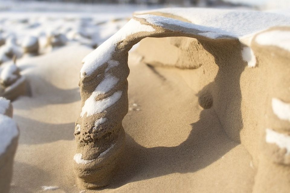 hoodoos, hoodoo, frozen sand formation, frozen sand sculptures, frozen sand sculptures lake michigan, hoodoos lake michigan 2015, strange frozen sand sculpture found on lake michigan shore, hodoos lake michigan pictures