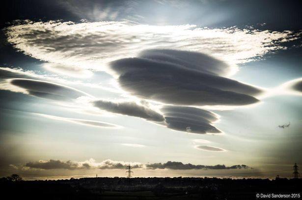 lenticular cloud wirral and ellesmere port, lenticular clouds uk, ufo clouds uk march 2015,  march 2015 lenticular clouds, ufo clouds uk march 2015, 