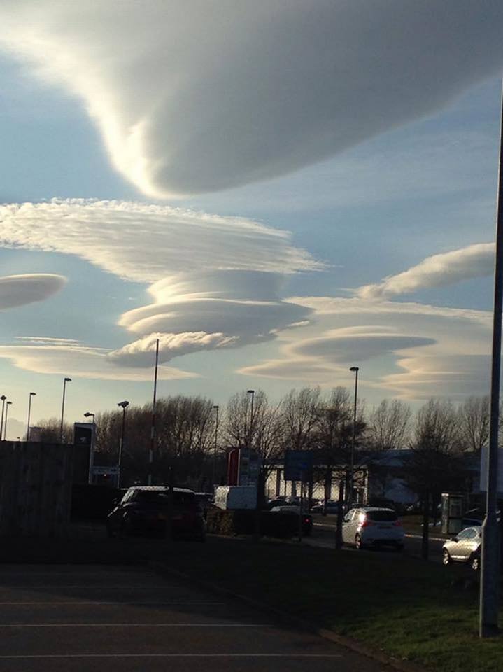 lenticular cloud wirral and ellesmere port, lenticular clouds uk, ufo clouds uk march 2015,  march 2015 lenticular clouds, ufo clouds uk march 2015, 