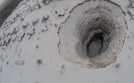 sinkhole Solikamskiy, sinkhole Solikamskiy opens up video, sinkhole Solikamskiy video,sinkhole Solikamskiy terrifying video, dramatic moment sinkhole Solikamskiy opens up, Footage of the sinkhole from a drone (Newsflare / yura 925)