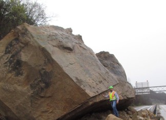 boulder ohio, boulder southern ohio roadway, huge southern ohio roadway, giant boulder ohio, huge boulder southern ohio roadway