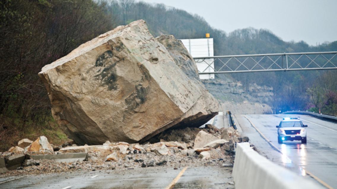 boulder ohio, boulder southern ohio roadway, huge southern ohio roadway, giant boulder ohio, huge boulder southern ohio roadway