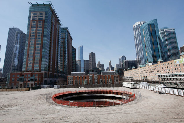 spire chicago hole, 76-Foot-Deep Hole in Chicago, Chicago most famous hole in the ground, giant hole chicago, chicago deep hole, chicago downtown hole, No One Knows What to Do With This 76-Foot-Deep Hole in Chicago, deep hole chicago spire, spire giant hole chicago, No One Knows What to Do With This 76-Foot-Deep Hole in Chicago