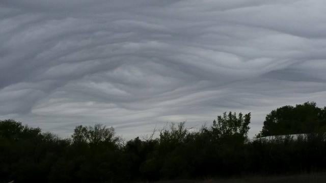 undulatus asperatus wichita, asperatus wichita, wave cloud wichitakansas, kansas whichita wave cloud pictures and video, wichita asperatus clouds april 2015, amazing clouds wichita photo, wave cloud wichita kansas photo and video