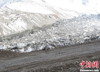 giant landslide china may 2015, enormous landslide china may 2015, apocalyptical glacier collapse china may 2015, enormous landslide Xinjiang, giant landslide may 2015, glacier collapse china 2015, landslide china may 2015, massive ice – rock avalanche in Xinjiang