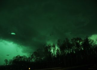 Sky turns green during tornado event, Sky turns green during tornado event pictures, Sky turns green during tornado event video