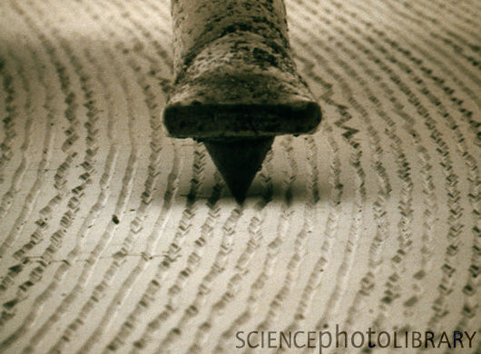 record stylus groove LP, record groove, Just a view from an electron microscope of a record stylus on the grooves of an LP, Incredible microscope view of a vinyl record playing in slow motion