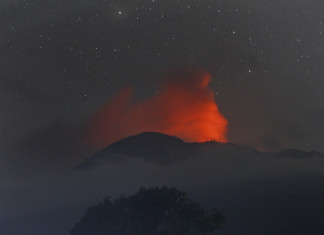 5 volcano eruptions simultaneous indonesia, simultaneous volcano eruptions july 2015, volcano indonesia july 2015, high activity indonesia volcanoes july 2015, increased volcanic activity indonesia july 2015