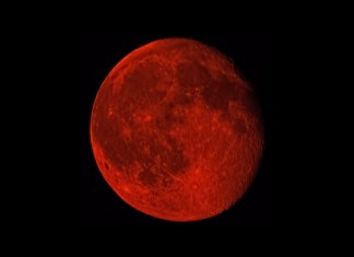 red moon, blood moon, blood moon july 2015, canadian wildfire season, canadian wildfire season turn moon blood red, moon takes red color due to canadian wildfire season, blood moon july 2015